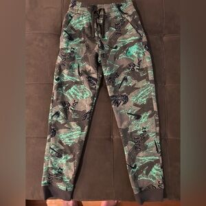 Nike Green and Black Camouflage Joggers. Youth M